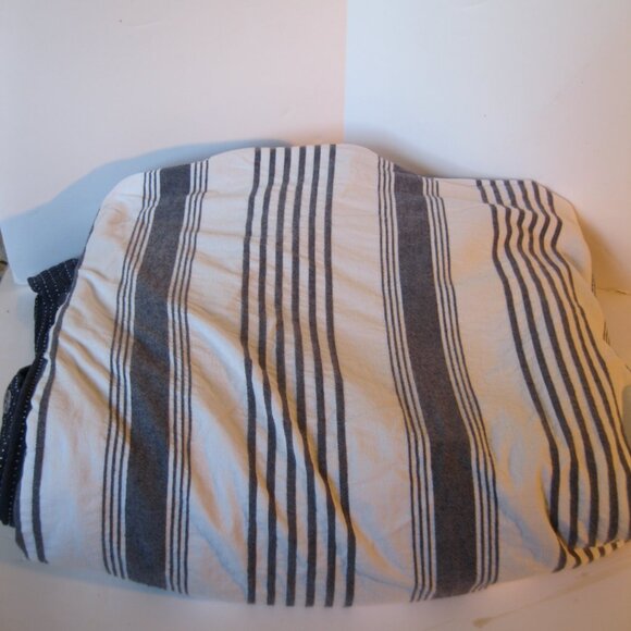 Pottery Barn Kids - Matelasse Reversible Duvet Cover - Twin - Navy - Picture 5 of 5